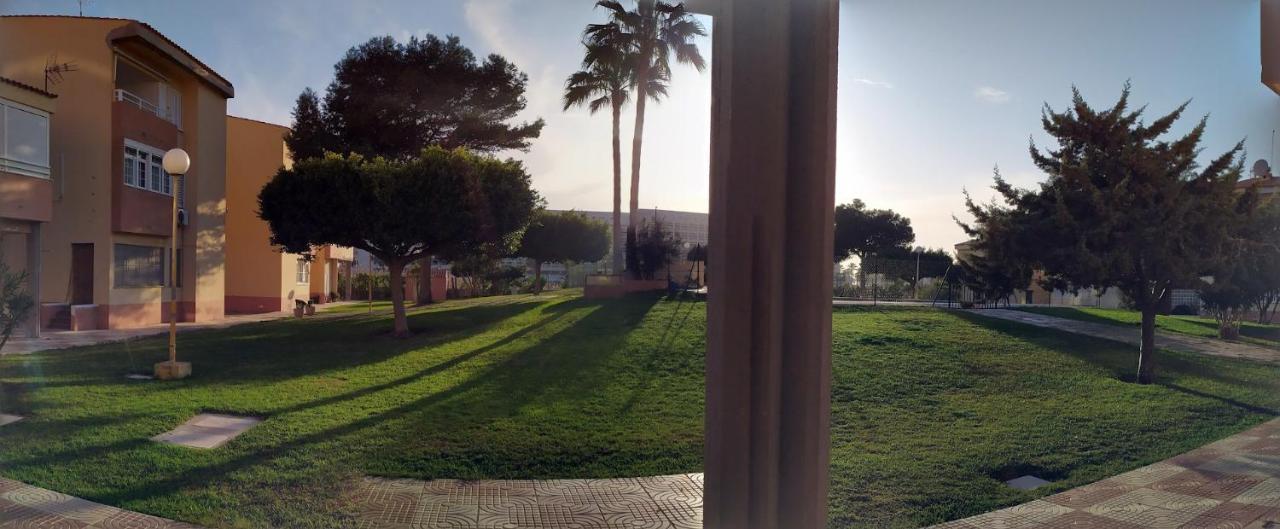 Coqueto Apartamento Con Terraza En La Playa Roquetas de Mar Exterior photo